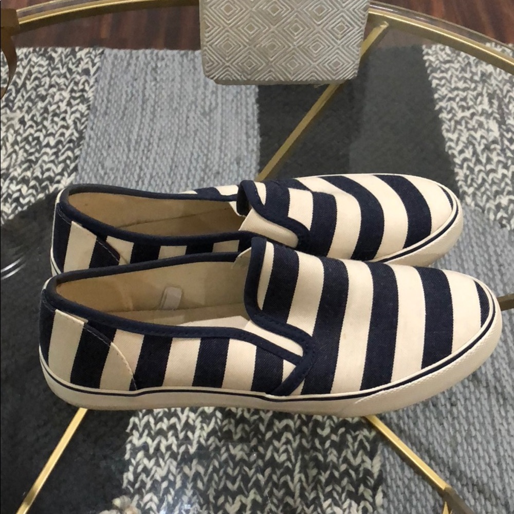 Mossimo slip on shoes